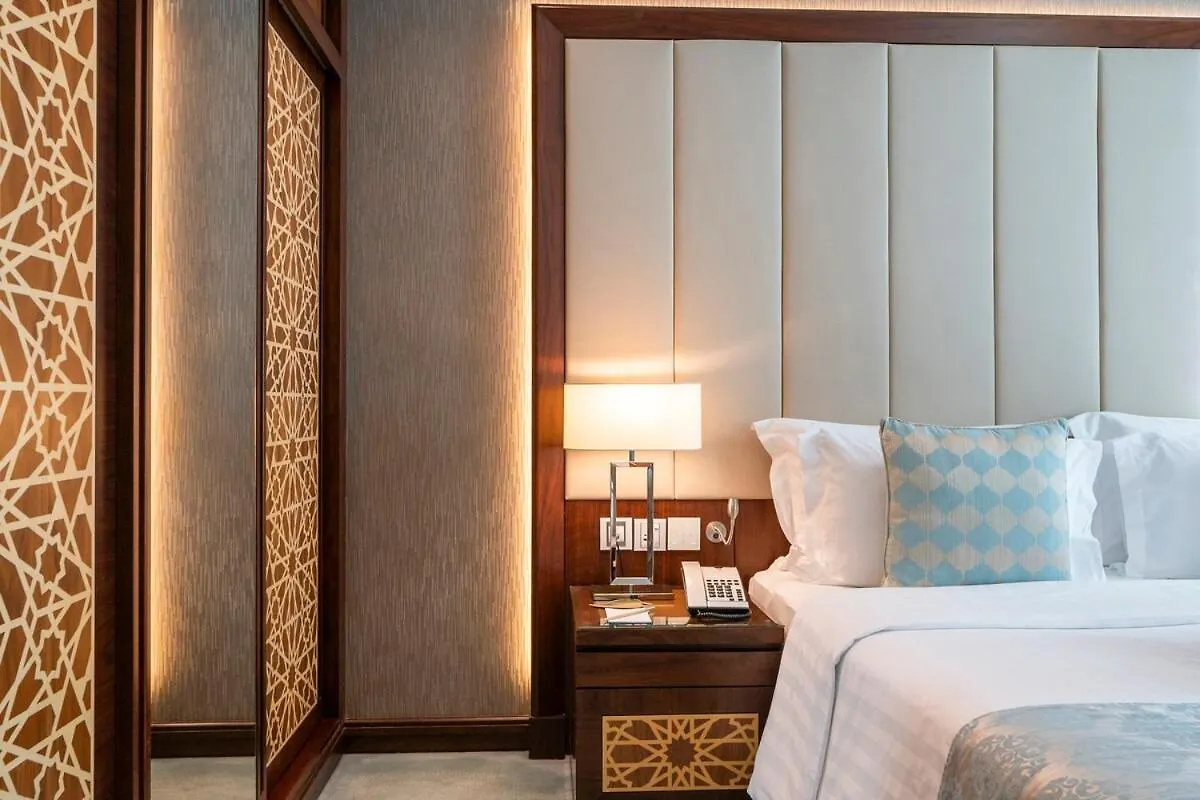 Apartment 5 Star 2Br W & Infinity Pool Full Canal & Burj Views Dubai