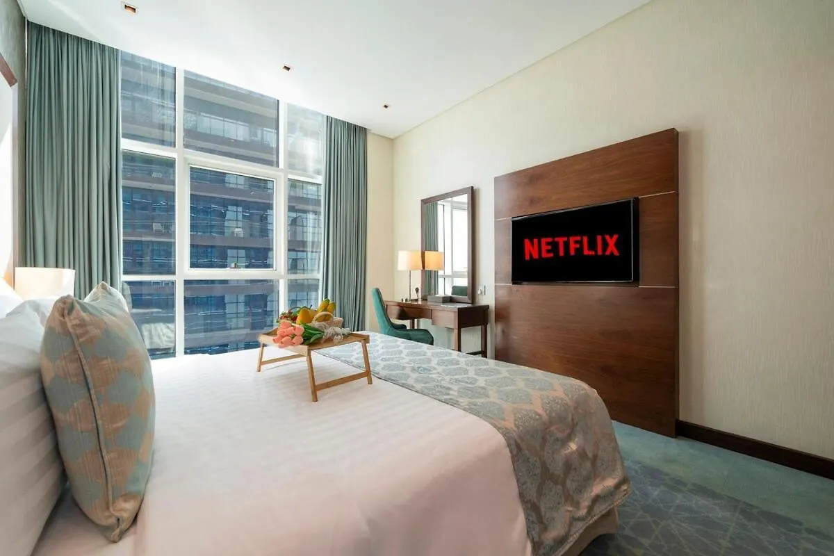 Apartment 5 Star 2Br W & Infinity Pool Full Canal & Burj Views Dubai