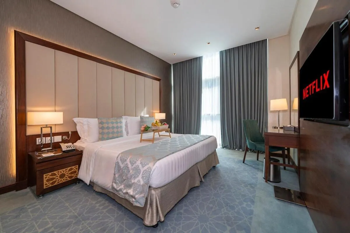 Apartment 5 Star 2Br W & Infinity Pool Full Canal & Burj Views Dubai